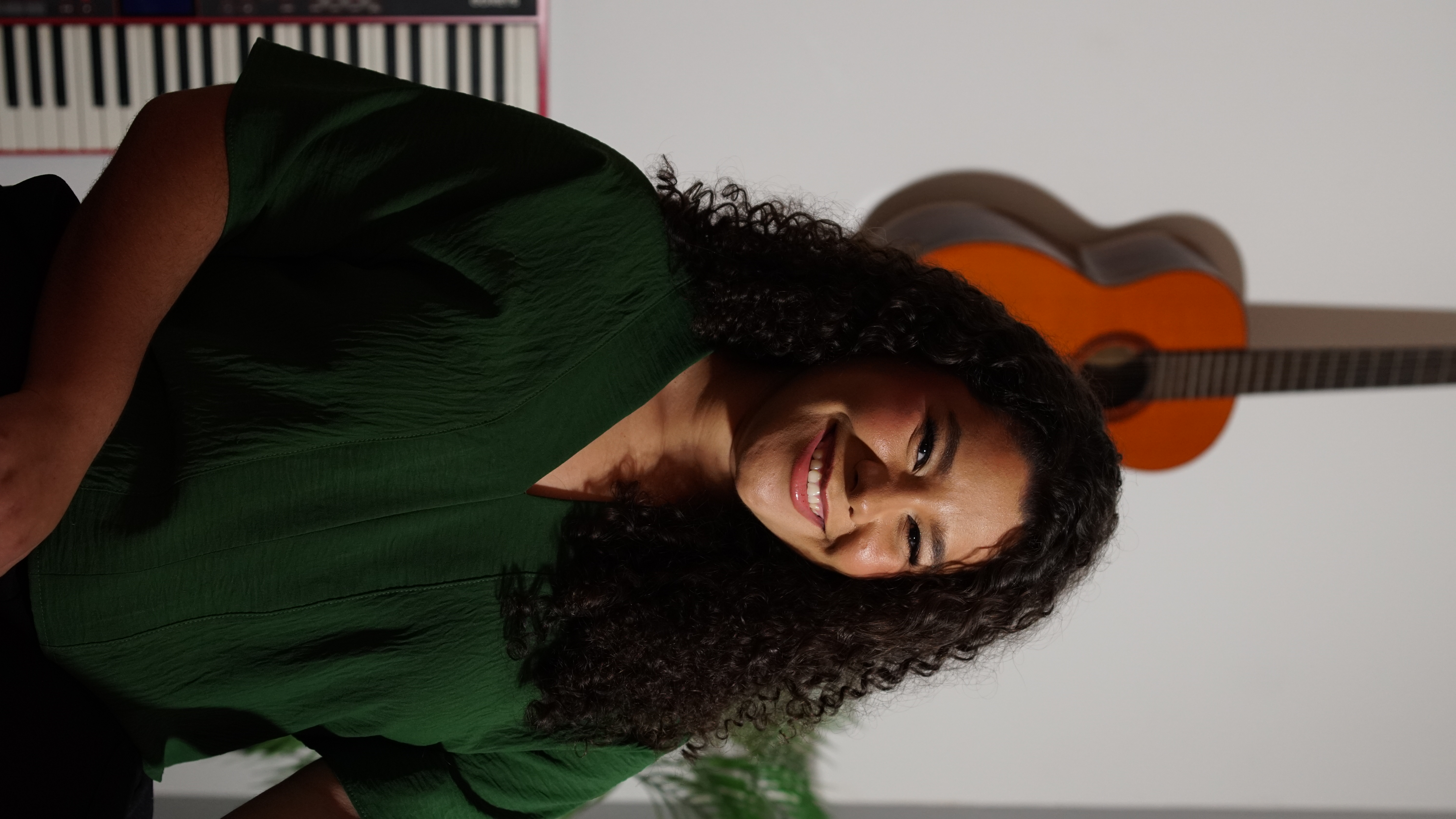 Celina Nascimento - Professora de Canto